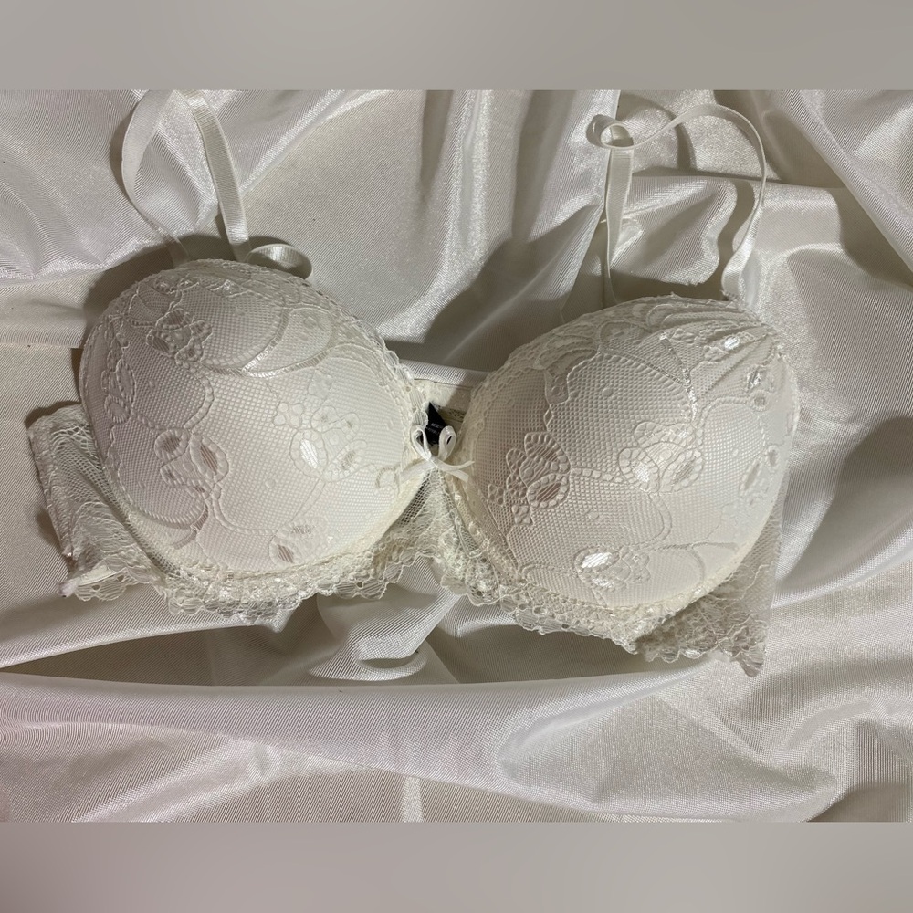 Cream Lace Bra Sz 36C, No Brand Name
